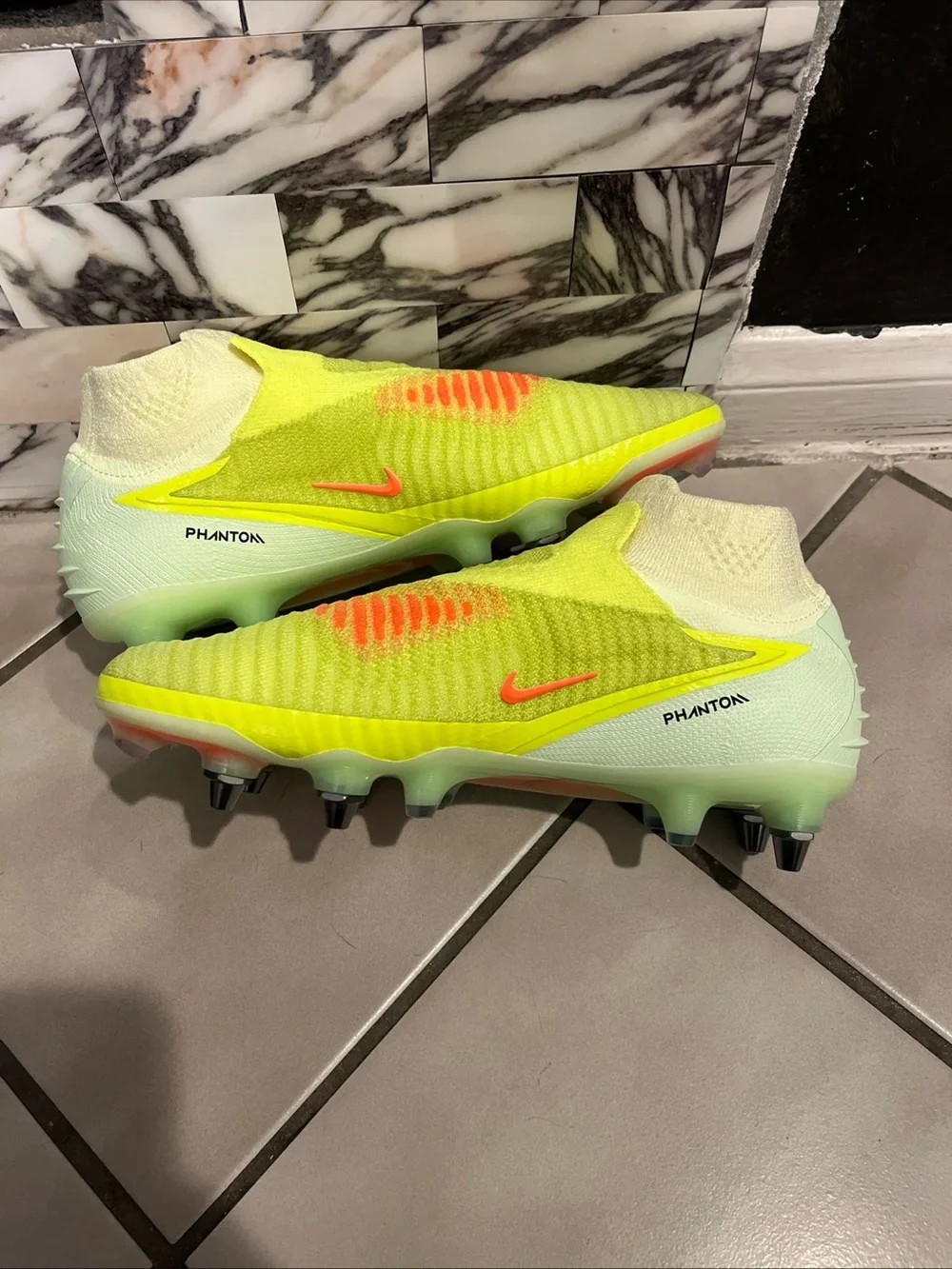 N/A new nike